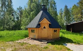 Aapishovi Chalet